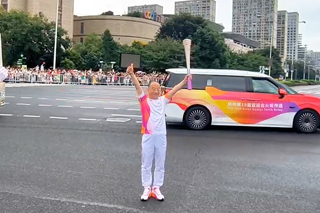 阳光集团董事长韩玉臣作为火炬手亮相丽水传递火炬
